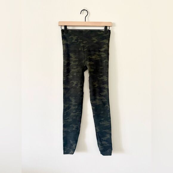 Spanx Look at Me Now Seamless Legging in Green Camo - Size M - Picture 2 of 5